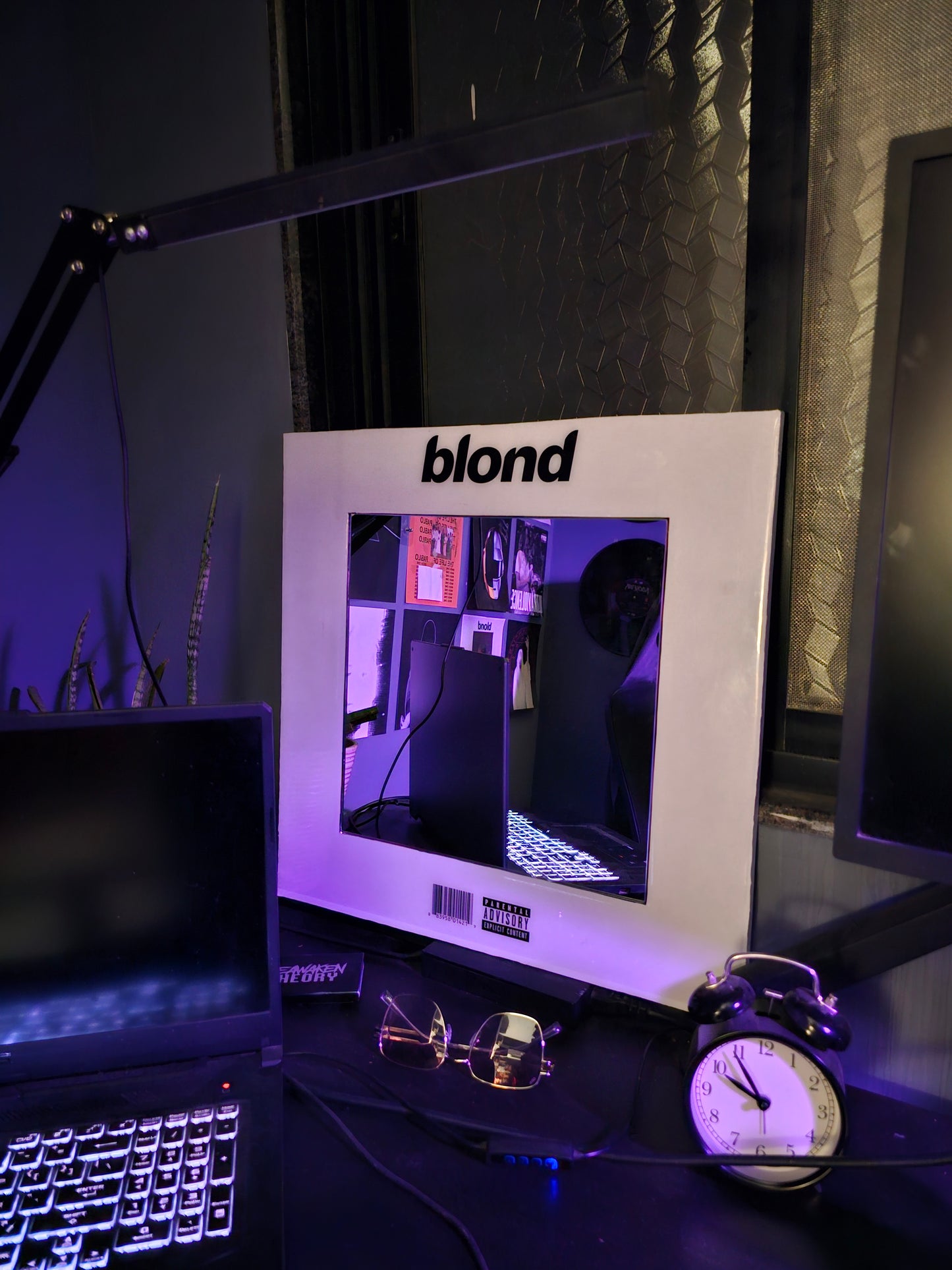 BLOND MIRROR